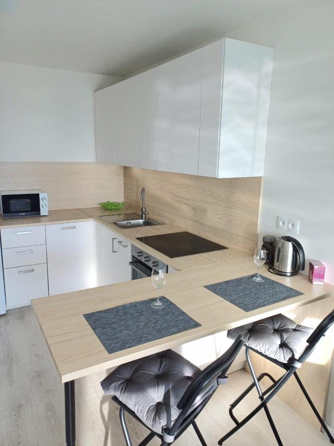 New Air-Conditioned Apartment 5 Minutes By Walk From The Airport With Free Garage Parking Братислава Екстер'єр фото